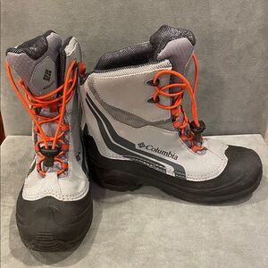 Columbia Women’s 7 Bugaboot Plus IV Gray Black Waterproof Snow Omni Heat Boots